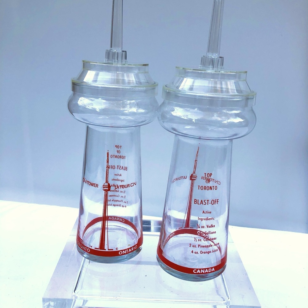 VINTAGE CN TOWER MARTINI SHAKERS TORONTO CANADA GLASS & PLASTIC TOP ORANGE CLEAR